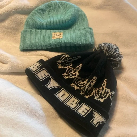 Set of 2 hats. - Picture 1 of 3